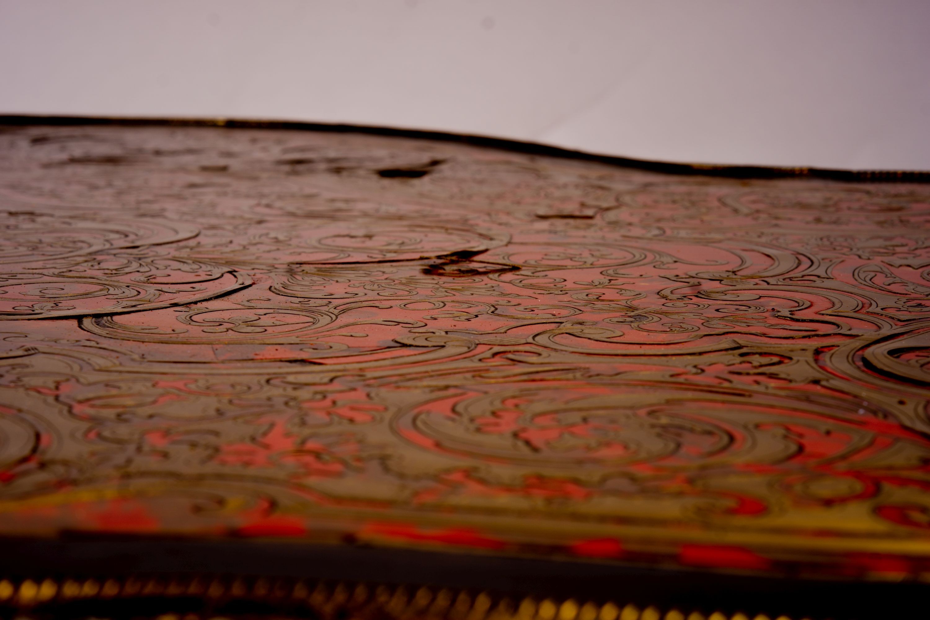 A 19th century Boulle inlaid centre table with shaped oval top, width 130cm, depth 78cm, height 76cm